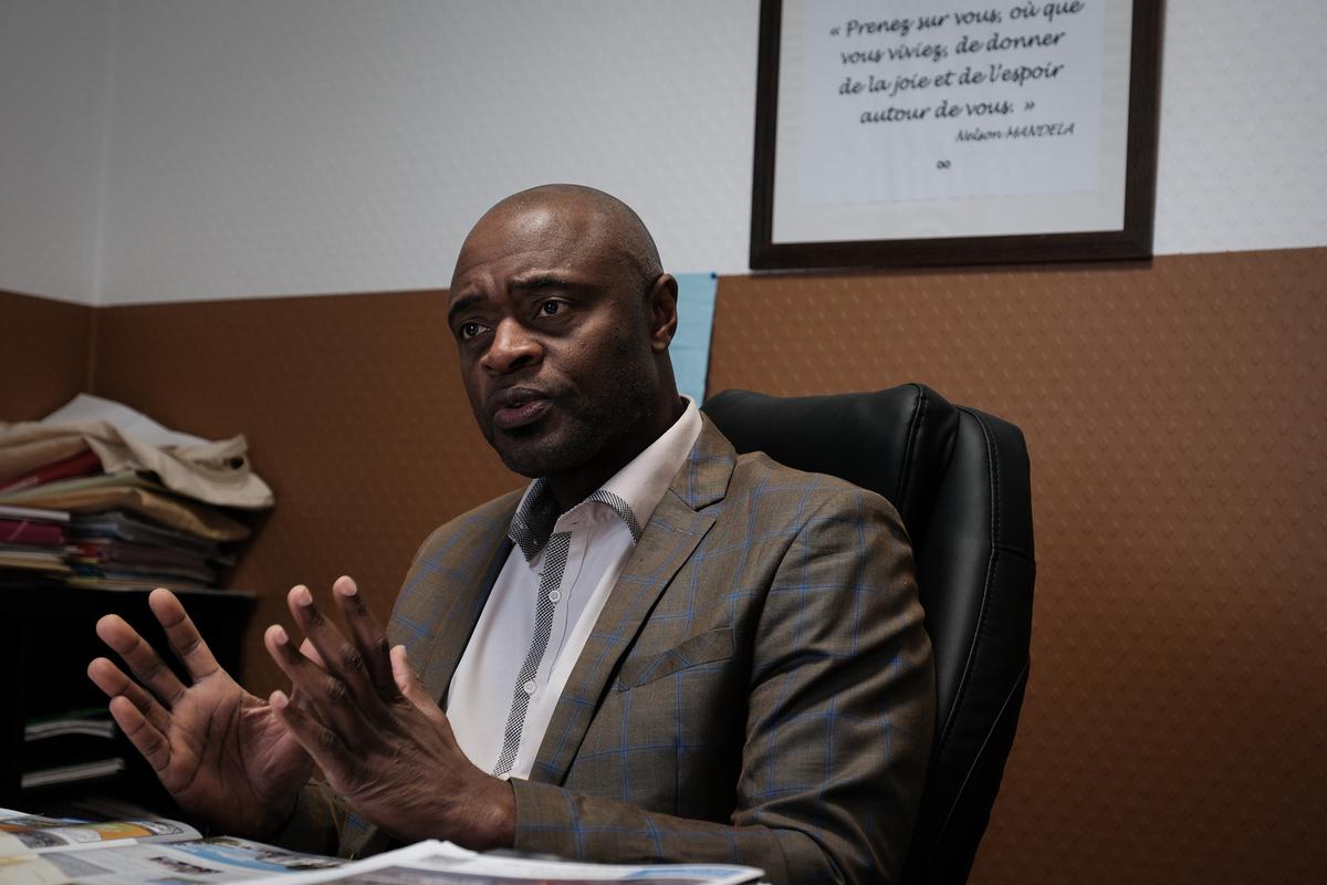 , Charente-Maritime : Victor Nguewoua monte en grade à l’Association des maires de France