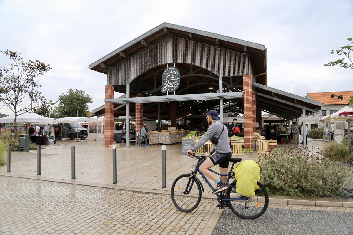 La municipalité a investi 3,5 millions d’euros dans la halle et l’aménagement de la place de la Gaîté, un projet d’ensemble.