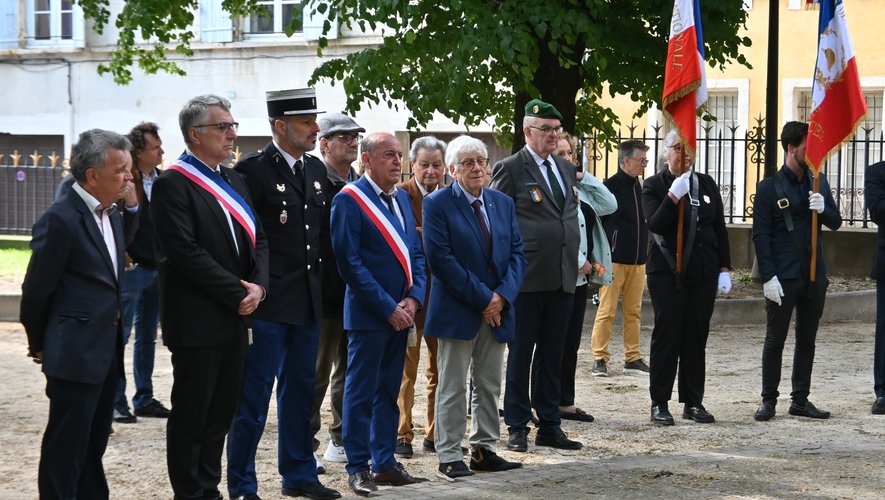 , L&rsquo;association des anciens combattants et des &eacute;lus locaux de Bagnols-sur-C&egrave;ze honorent les victimes et les h&eacute;ros de la d&eacute;portation