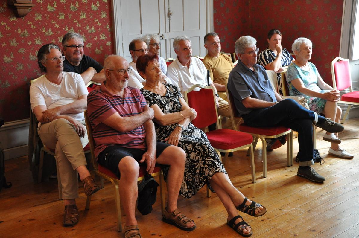 Un public attentif lors du conseil municipal du 25 juin.