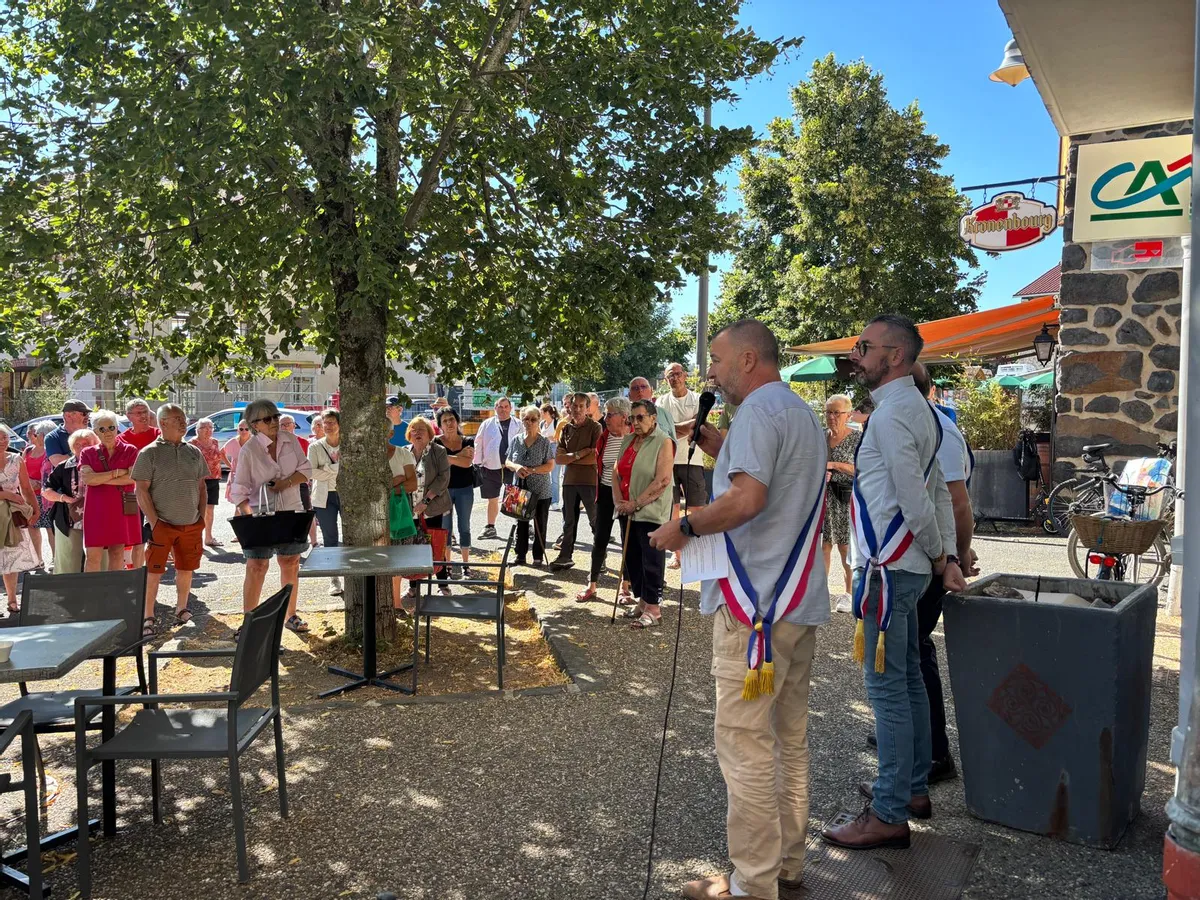 , « Aujourd’hui, le bon sens, il a foutu le camp » : la Haute-Loire mobilisée contre la fermeture annoncée de 12 agences du Crédit Agricole