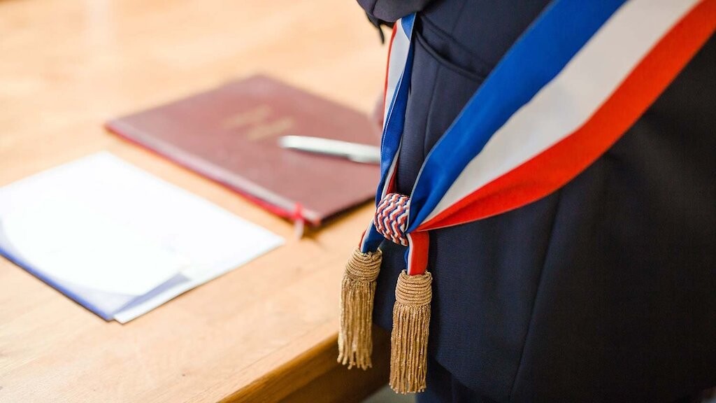 , Hérault : l’Association des maires de France et France Victimes au chevet des élus agressés