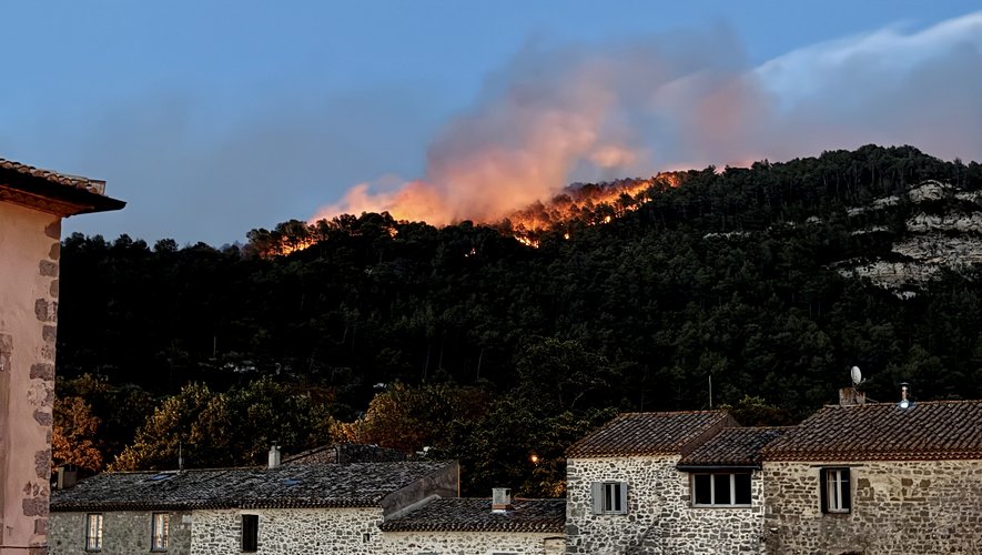 , « Pour une petite commune, les repas fournis aux habitants et aux pompiers représentent la moitié de son budget » : après l’incendie du siècle dans l’Aude, les maires des …