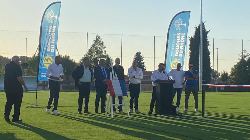 , Le nouveau stade de Simiane-Collongue inauguré au nom de l’ancien joueur de l’OM Eric di Meco