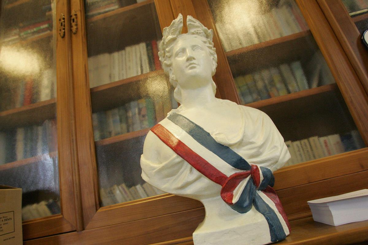 , Les maires réclament plus de liberté pour les communes à six mois des municipales
