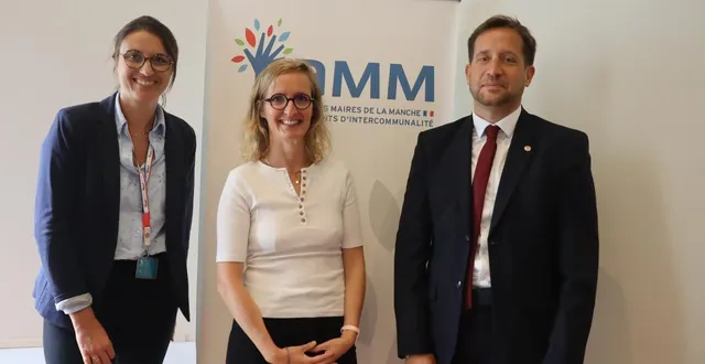 photo l&rsquo;&eacute;quipe de l&rsquo;association des maires de la manche&nbsp;: c&eacute;line quesnel, nad&egrave;ge delafosse et charly varin, pr&eacute;sident (absente sur la photo&nbsp;: catherine denis). &copy; ouest-france 