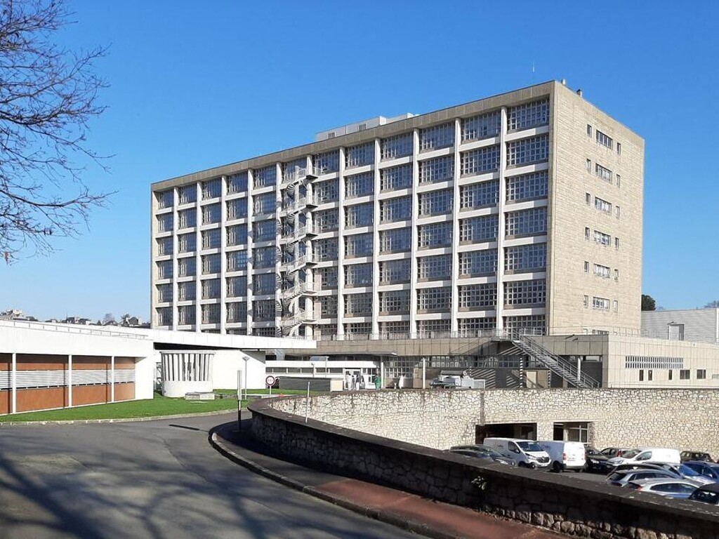 , H&ocirc;pital de Dinan : inquiets de sa survie, des &eacute;lus locaux veulent des garanties