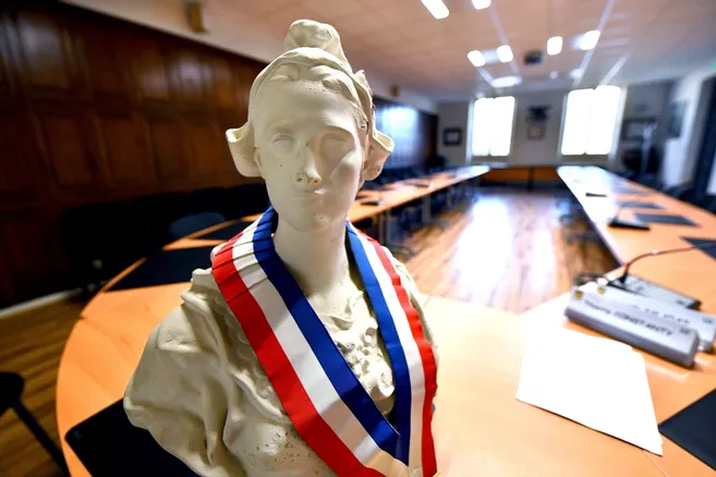 , « Les élus locaux, eux, ne rêvent pas de devenir président de la République » : l’exaspération de maires du Puy-de-Dôme