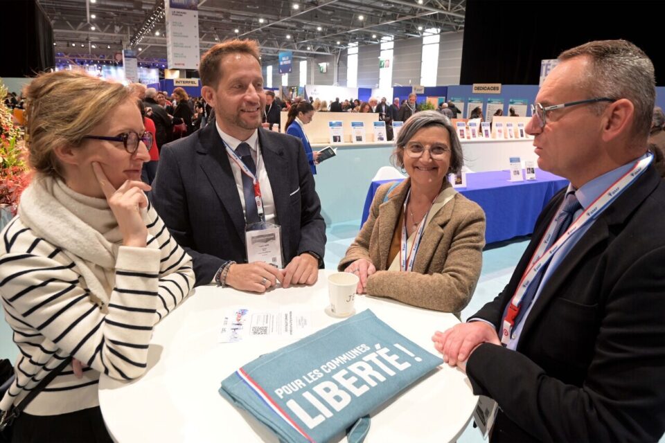 Paris le 19 novembre 2025.
Beaucoup d'élus de la Manche se sont déplacés au congrès des maires et des présidents d’intercommunalité au Parc des expositions de la Porte de Versailles à Paris. Nadège Delafosse, Charly Varin, Christèle Castelein et Emmanuel Lumel (de gauche a droite)