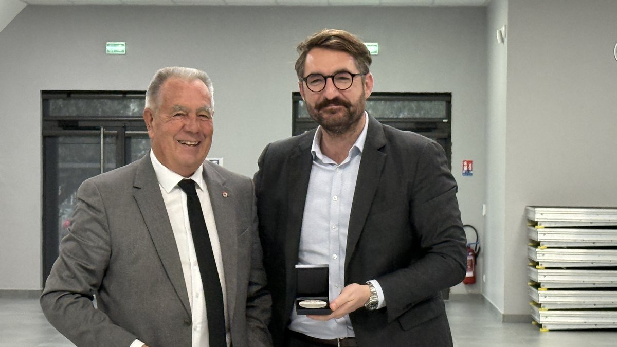 , Échanges entre le sénateur Christian Bilhac et les élus locaux