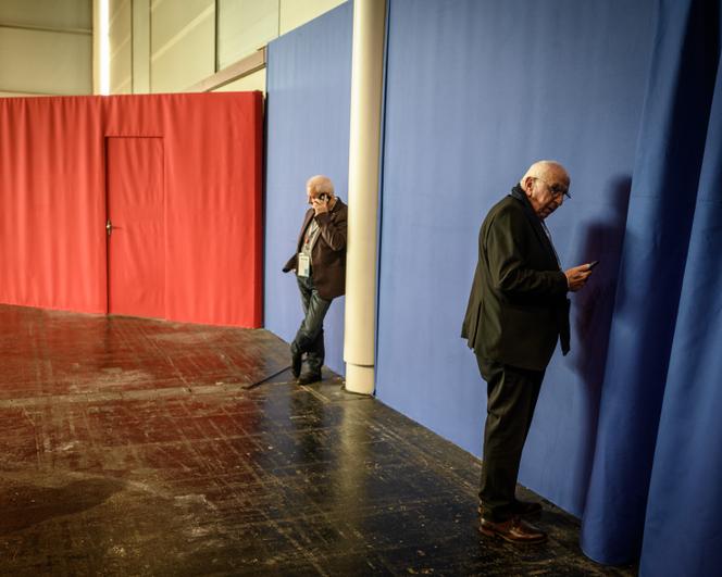 Des maires durant la séance d’ouverture du 107ᵉ congrès des maires, à Paris, le 18 novembre 2025.