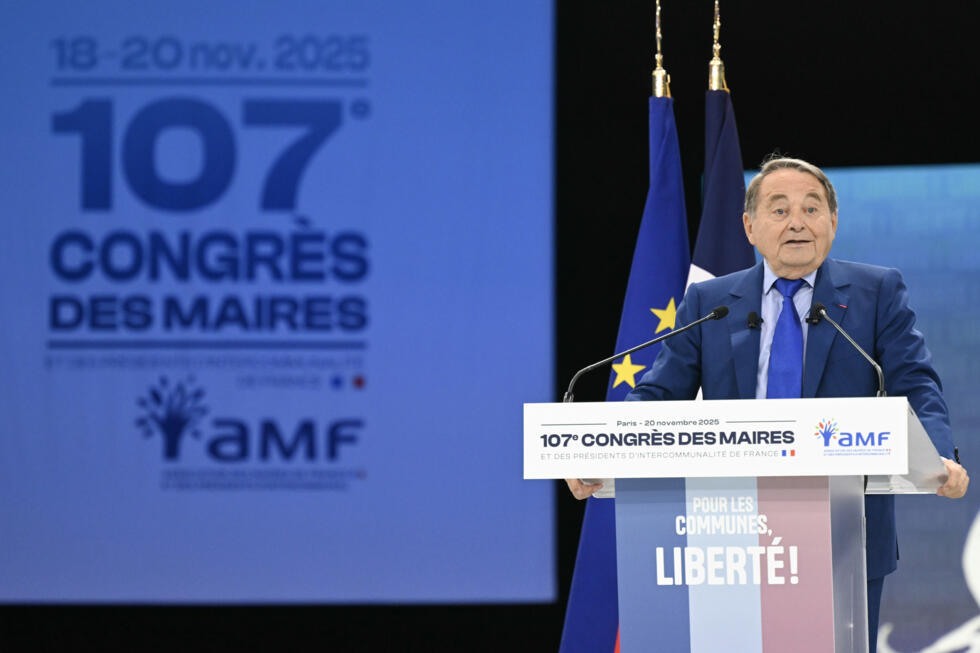 Le vice-président de l'Association des maires de France (AMF), André Laignel (PS), au 107e congrès de l'organisation, à Paris, le 20 novembre 2025