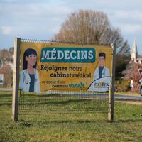 De très nombreuses communes recherchent des médecins, comme ici à Pleyber-Christ, dans le Finistère, en 2023.