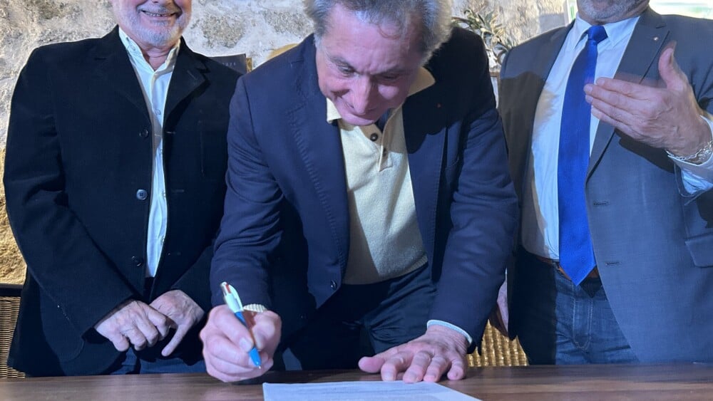 , Maires de Provence : le cap des 100 adhésions atteint avec Arles et Ventabren
