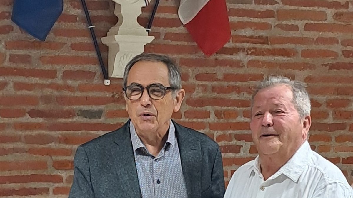 , Villate. Le maire, Jean-Claude Garaud honoré