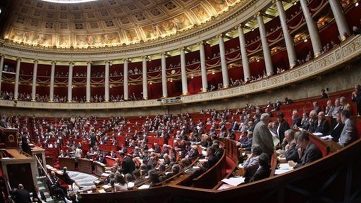 , « Ce n’est pas avec deux cents euros de plus qu’on va changer la donne » : en pleine crise budgétaire, les indemnités des élus locaux revues à la hausse
