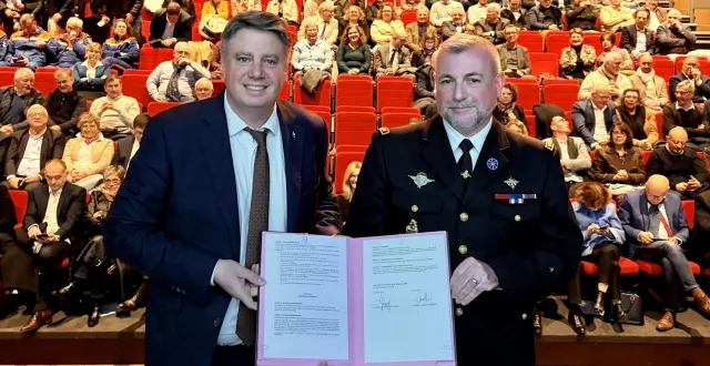 photo une convention entre l&rsquo;amf 44 et la gendarmerie nationale afin de renforcer le bin&ocirc;me maire/gendarme a &eacute;t&eacute; sign&eacute;e par le pr&eacute;sident rodolphe amailland. &copy; amf44 