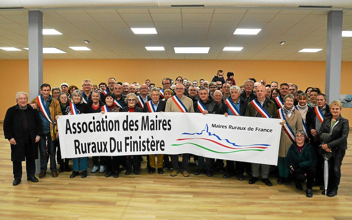 , « Il convient de protéger l’attractivité du milieu rural » : 130 personnes ont défendu les écoles rurales du Finistère à Lopérec