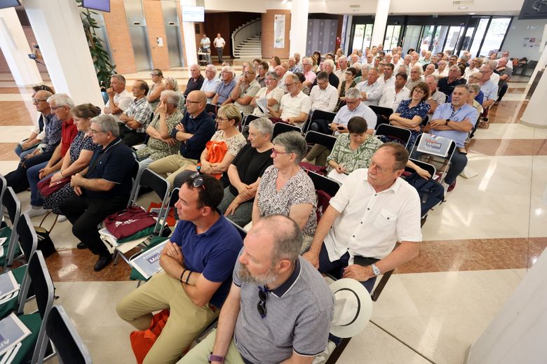 Plusieurs dizaines d'élus ont participé à l'assemblée générale de l'AMF 82 dans le hall du conseil départemental.