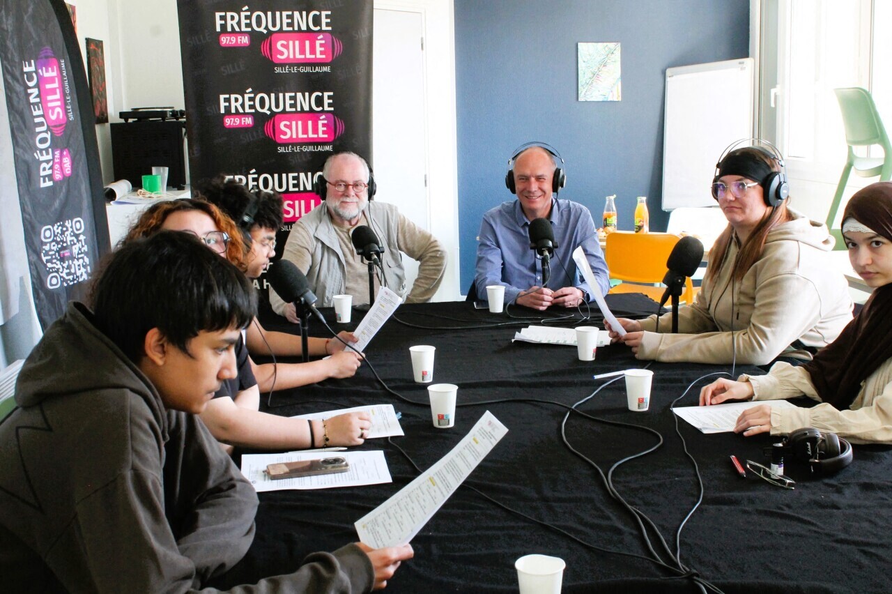 , Des jeunes interpellent les &eacute;lus locaux &agrave; la radio au sujet du territoire de Mamers