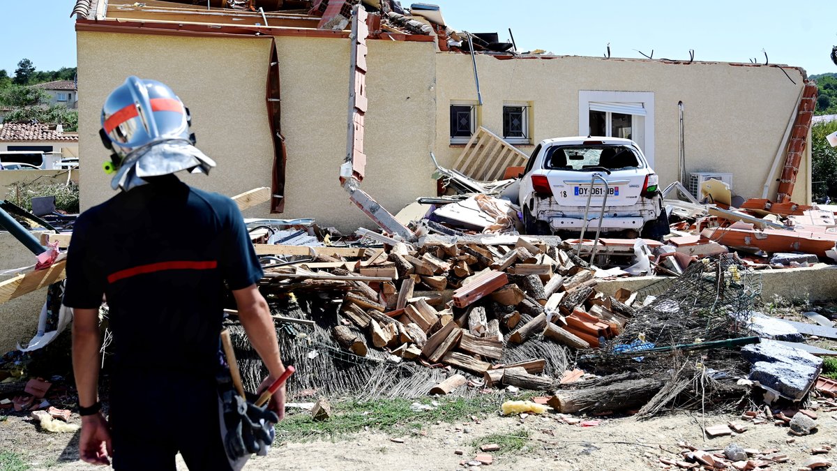 , Un chèque de 50 000 € remis par l’association des maires de l’Aude à la commune de Pomas après les ravages de la tornade