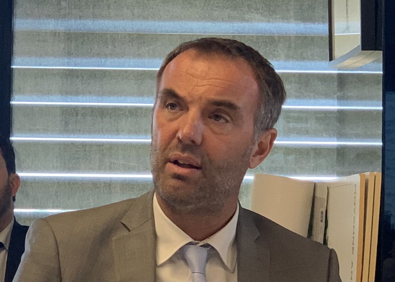 , &laquo;&nbsp;Il y a maintenant deux classes politiques&nbsp;&raquo;, Micha&euml;l Delafosse appelle les &eacute;lus locaux &agrave; un &eacute;lan &laquo;&nbsp;churchillien&nbsp;&raquo;